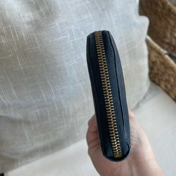 Authentic Prada Pebble Leather Zip Around Zippy Wallet in Black - Picture 7 of 11